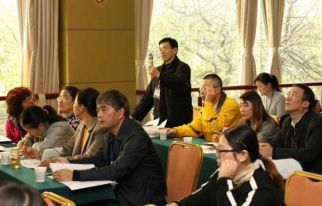與參會代表提問